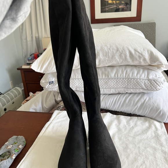 Knee high Nine West Black Suede Boots Size 9 1/2 - Picture 2 of 4